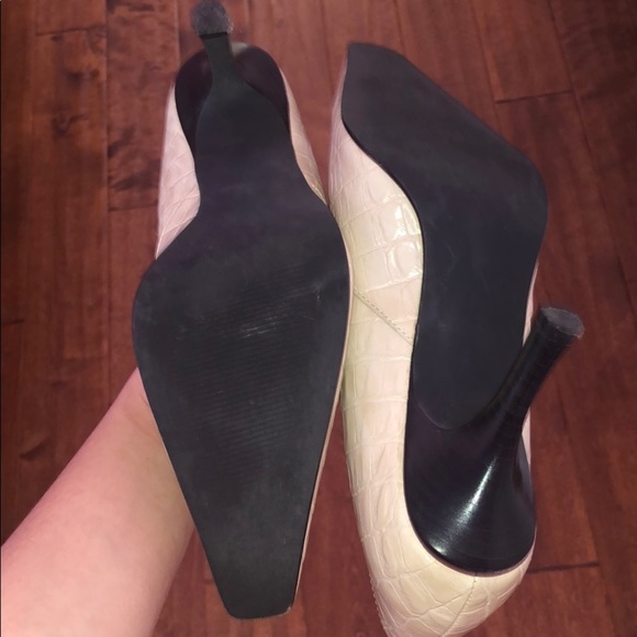 Textured cream Hillard & Hansen heels - Picture 3 of 3